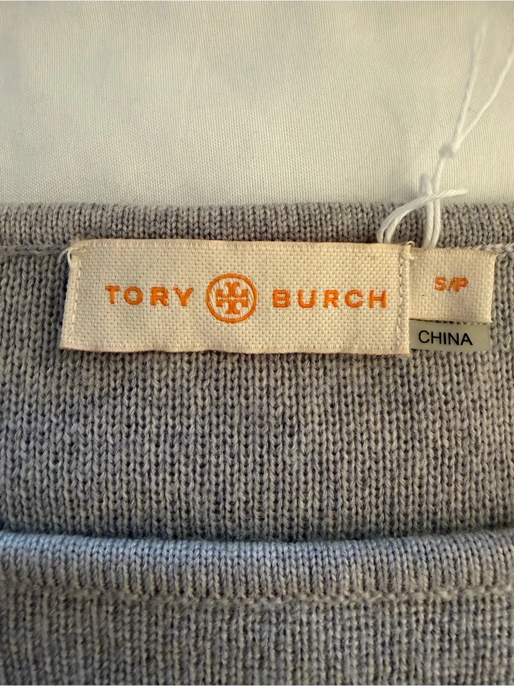 #924 Tory Burch Scoop-neck Sweater in Gray. 90% of sweater 100% Merino Wool